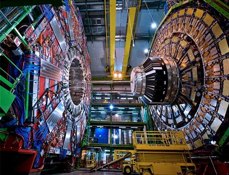 Large Hadron Collider (LHC) - O Grande Colisor de Hdrons - CERN - O Bson de Higgs - Partcula de Deus picture by flavius versadus